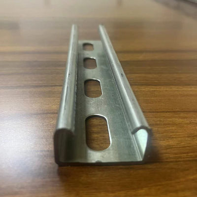 商業用ASTM鋼枠 振動式ストラットチャネル Cセクション 100mm